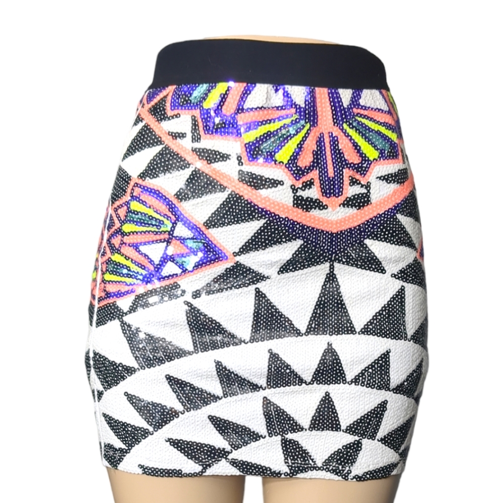 * NEW * 2B BEBE Beautiful sequin colorful pattern mini skirt size XS